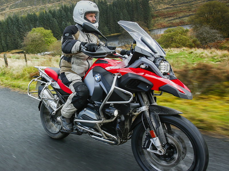 Large displacement motorcycle engine